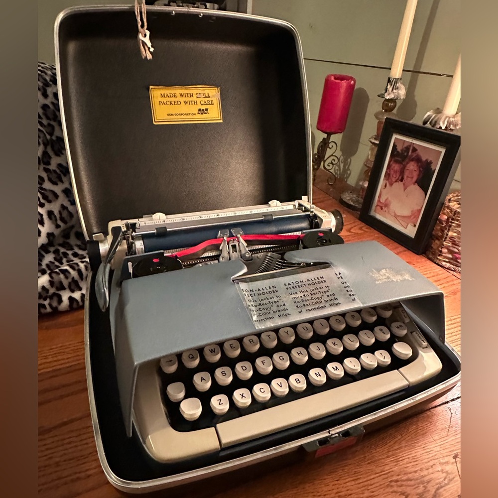 Vintage SCM Corona Portable Typewriter with Carrying Case